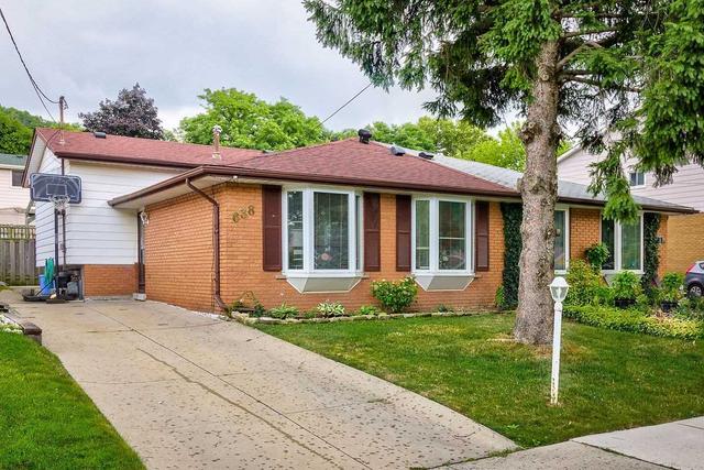 638 Greenhill Ave, House semidetached with 3 bedrooms, 2 bathrooms and 2 parking in Hamilton ON | Image 1