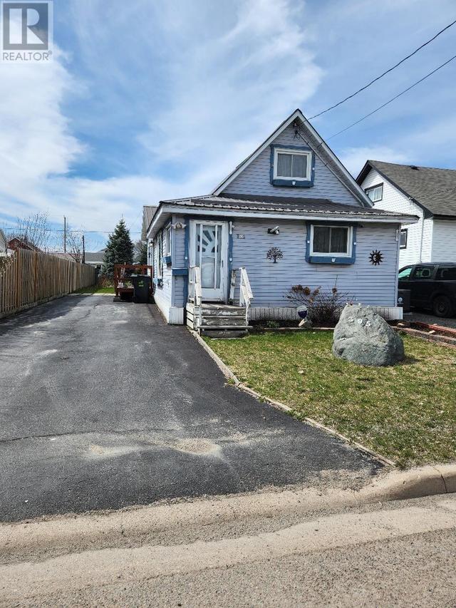 395 Third Ave, House detached with 2 bedrooms, 1 bathrooms and null parking in Sault Ste. Marie ON | Image 2