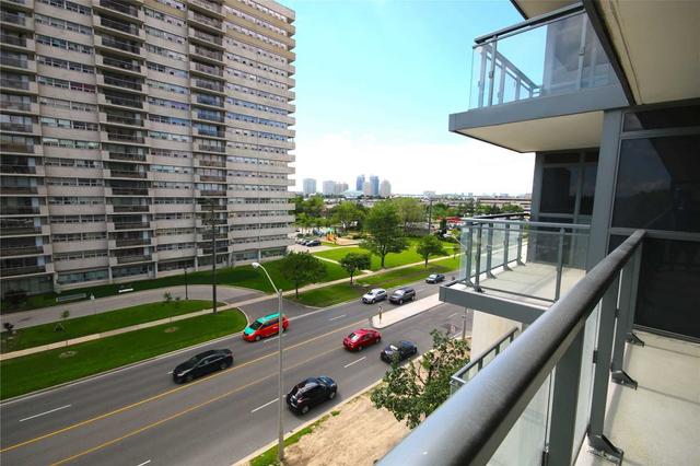 508 - 30 Meadowglen Pl, Condo with 1 bedrooms, 1 bathrooms and 1 parking in Toronto ON | Image 4