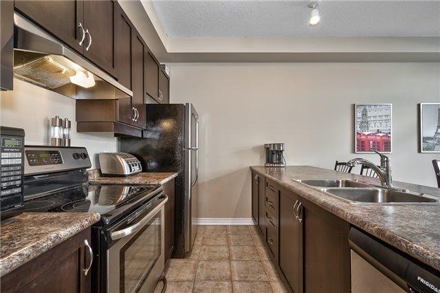 2991 Glover Lane, Townhouse with 3 bedrooms, 3 bathrooms and 3 parking in Burlington ON | Image 2