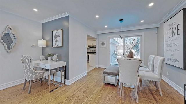 upper - 17 Baroness Cres, House detached with 3 bedrooms, 2 bathrooms and 4 parking in Toronto ON | Image 2