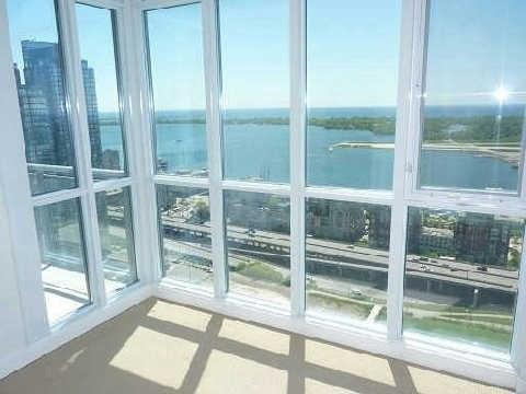 4106 - 15 Iceboat Terr, Condo with 2 bedrooms, 2 bathrooms and 1 parking in Toronto ON | Image 4