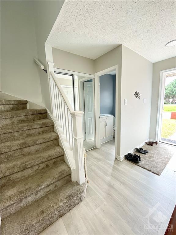 1147 Millwood Court, Townhouse with 3 bedrooms, 3 bathrooms and 2 parking in Ottawa ON | Image 3