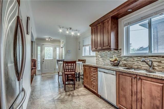 3643 Holden Cres, House semidetached with 4 bedrooms, 2 bathrooms and 5 parking in Mississauga ON | Image 4
