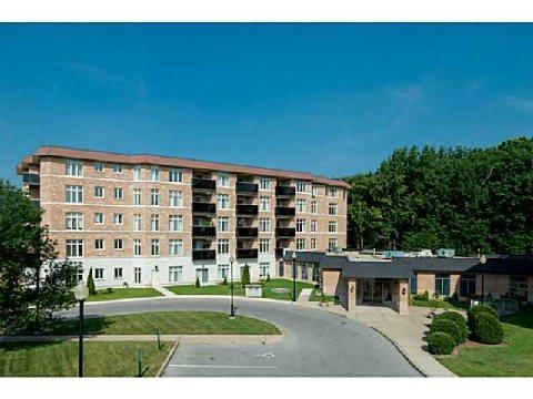 224 - 8111 Forest Glen Dr, Condo with 1 bedrooms, 2 bathrooms and 1 parking in Niagara Falls ON | Image 1