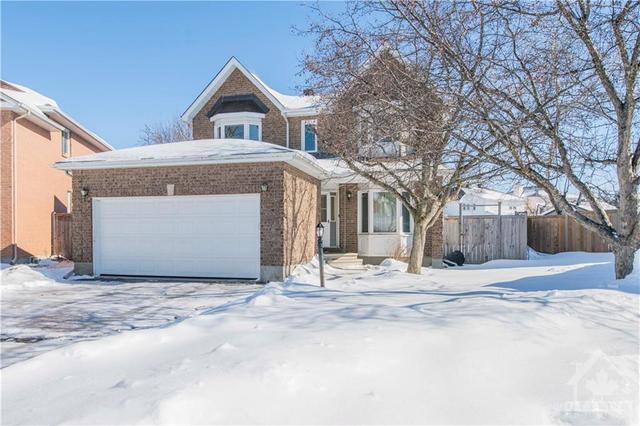44 Woodford Way, House detached with 4 bedrooms, 3 bathrooms and 6 parking in Ottawa ON | Image 2