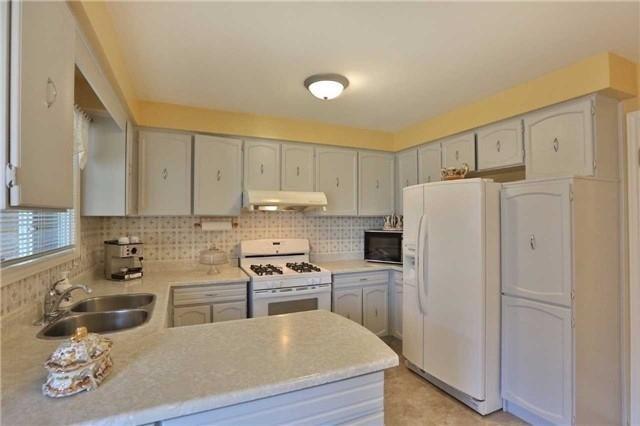 Up2Lvls - 287 Paisley Blvd W, House detached with 3 bedrooms, 2 bathrooms and 1 parking in Mississauga ON | Image 5