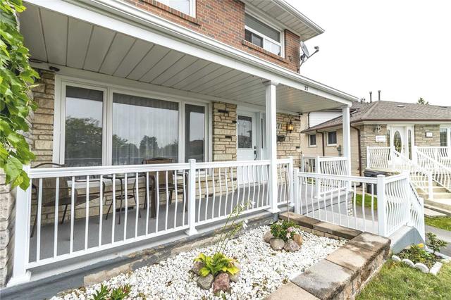 27 Dovehaven Crt, House semidetached with 4 bedrooms, 3 bathrooms and 7 parking in Toronto ON | Image 20