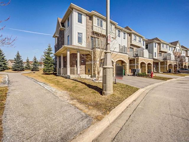 102 Cedar Lake Cres, Townhouse with 3 bedrooms, 4 bathrooms and 2 parking in Brampton ON | Image 12
