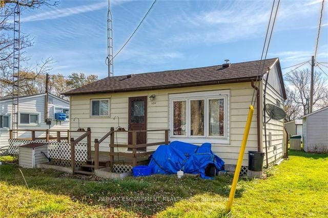 1054 Lakeshore Rd, House detached with 2 bedrooms, 1 bathrooms and 2 parking in Haldimand County ON | Image 9