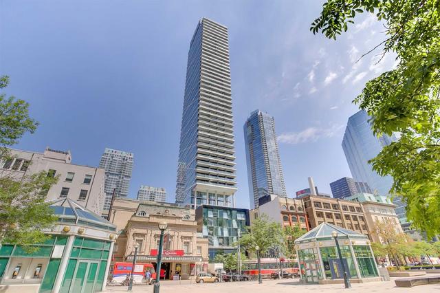 4202 - 224 King St W, Condo with 3 bedrooms, 3 bathrooms and 2 parking in Toronto ON | Image 1