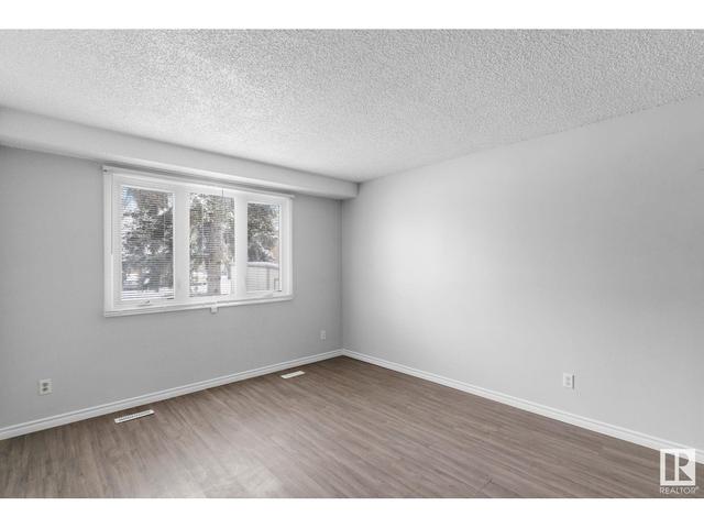 9f Clareview Vg Nw, House attached with 3 bedrooms, 1 bathrooms and 1 parking in Edmonton AB | Image 16