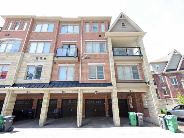 182 - 200 Veterans Dr, Townhouse with 3 bedrooms, 3 bathrooms and 2 parking in Brampton ON | Image 2