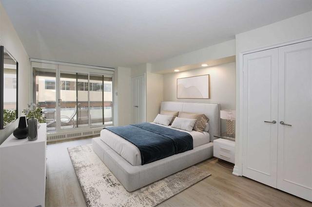 1005 - 61 St Clair Ave W, Condo with 2 bedrooms, 2 bathrooms and 2 parking in Toronto ON | Image 6