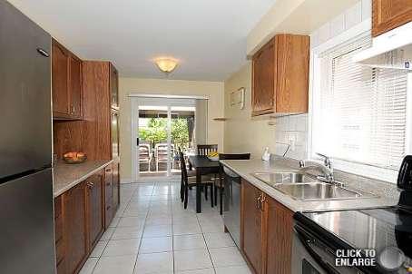 8 Topaz Crt, House detached with 3 bedrooms, 3 bathrooms and 3 parking in Vaughan ON | Image 2