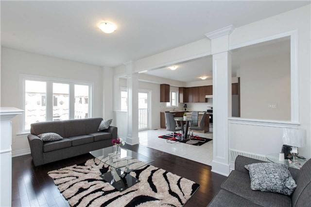 33 Cole Cres, House attached with 3 bedrooms, 3 bathrooms and 1 parking in Brantford ON | Image 2