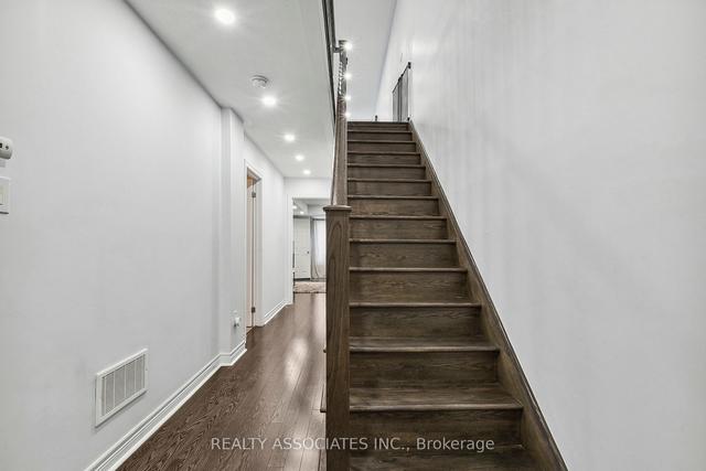 3634b St Clair Ave E, House attached with 4 bedrooms, 4 bathrooms and 1 parking in Toronto ON | Image 3