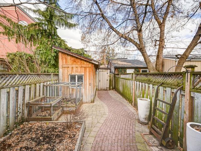 121 Lippincott St, House semidetached with 3 bedrooms, 2 bathrooms and 1 parking in Toronto ON | Image 32