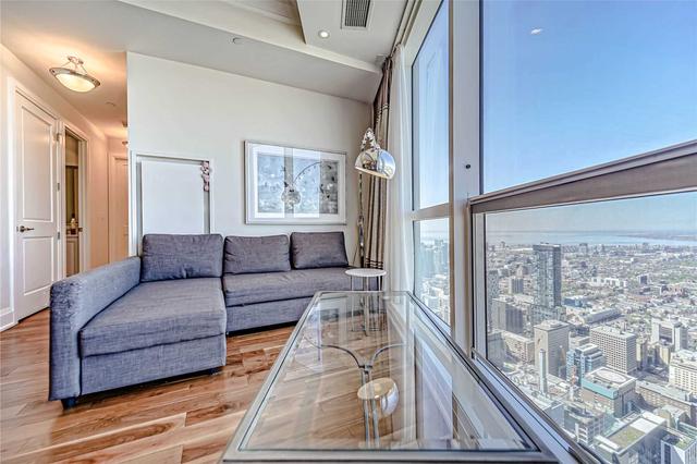 7712 - 388 Yonge St, Condo with 2 bedrooms, 2 bathrooms and 1 parking in Toronto ON | Image 10