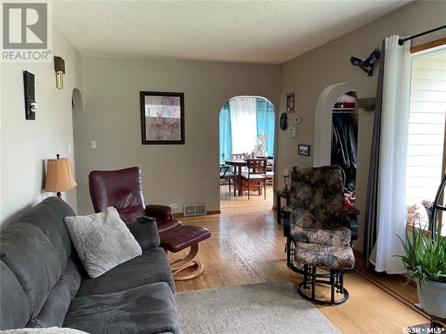 238 1st Avenue E, House detached with 3 bedrooms, 2 bathrooms and null parking in Canora SK | Image 15