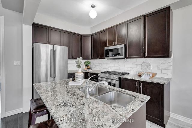 62 Farooq Blvd, House attached with 3 bedrooms, 4 bathrooms and 2 parking in Vaughan ON | Image 9