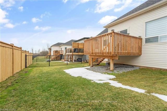 408 Hummel Cres, House detached with 3 bedrooms, 3 bathrooms and 4 parking in Fort Erie ON | Image 7
