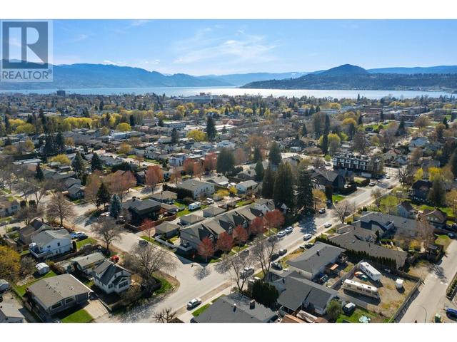 987 Laurier Avenue, House attached with 2 bedrooms, 3 bathrooms and 1 parking in Kelowna BC | Image 57