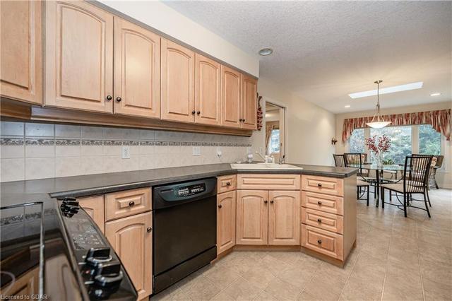 61 Parkside Drive, House detached with 3 bedrooms, 2 bathrooms and 4 parking in Guelph ON | Image 2