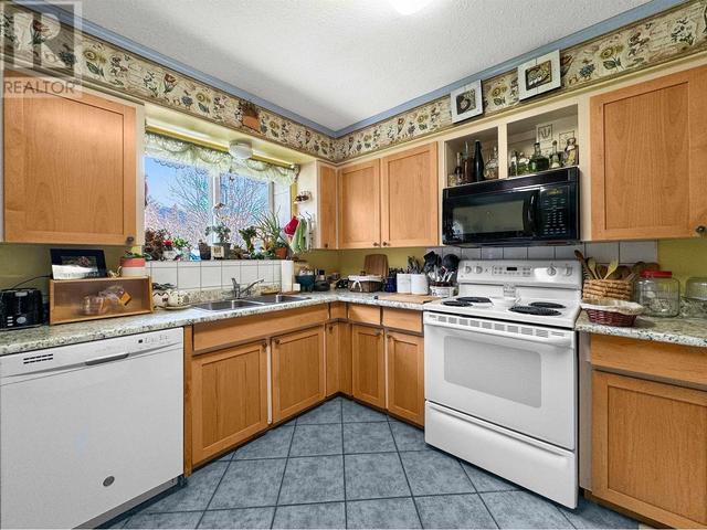 3611 Cottonwood Crescent, House detached with 4 bedrooms, 2 bathrooms and null parking in Kitimat Stikine E BC | Image 4