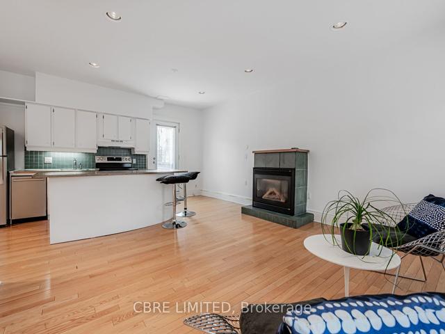 623 Wellington St W, House detached with 3 bedrooms, 2 bathrooms and 3 parking in Toronto ON | Image 4