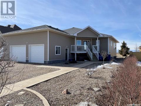 14 Somerset Street, House detached with 5 bedrooms, 4 bathrooms and null parking in Gravelbourg SK | Card Image