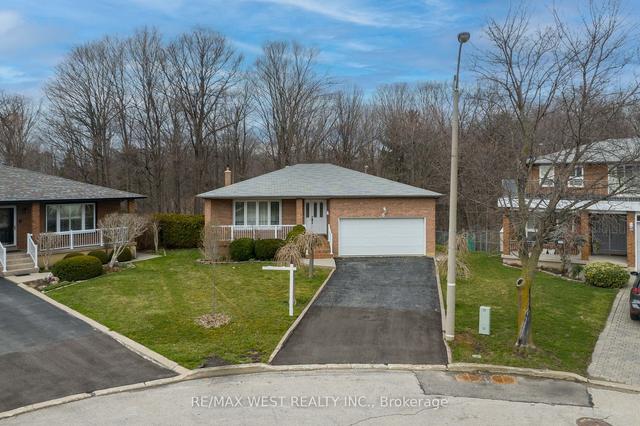 8 Marker Crt, House detached with 3 bedrooms, 2 bathrooms and 8 parking in Toronto ON | Image 1