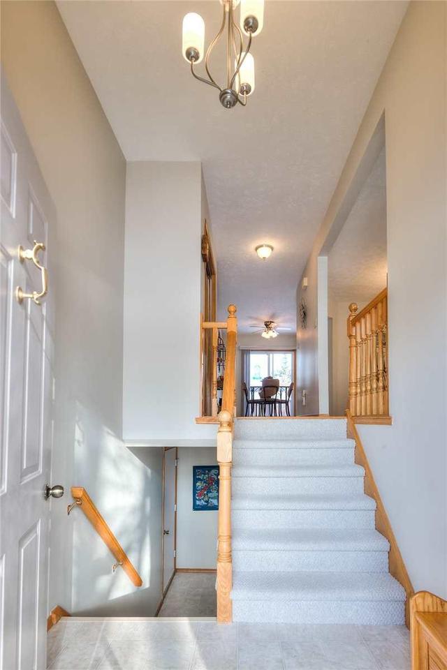 104 Westview Cres, House detached with 3 bedrooms, 3 bathrooms and 4 parking in Kitchener ON | Image 3