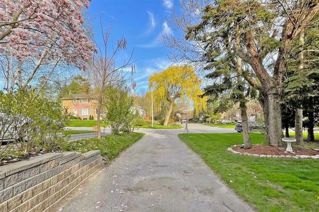 8 Wren Crt, House semidetached with 3 bedrooms, 3 bathrooms and 4 parking in Toronto ON | Image 23