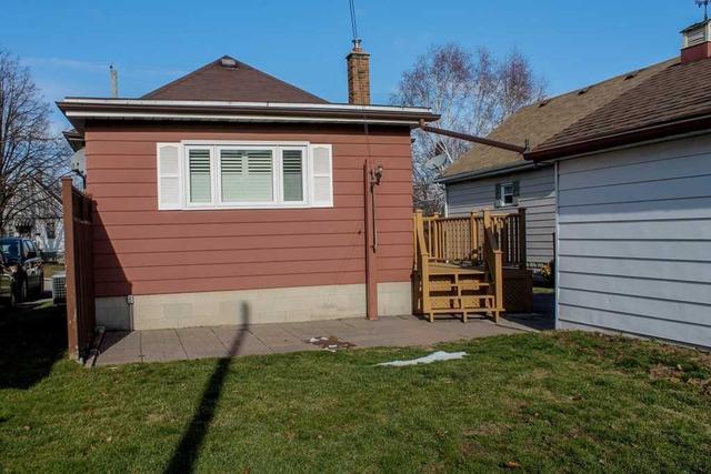 203 Hibbert Ave, House detached with 3 bedrooms, 1 bathrooms and 5 parking in Oshawa ON | Image 4