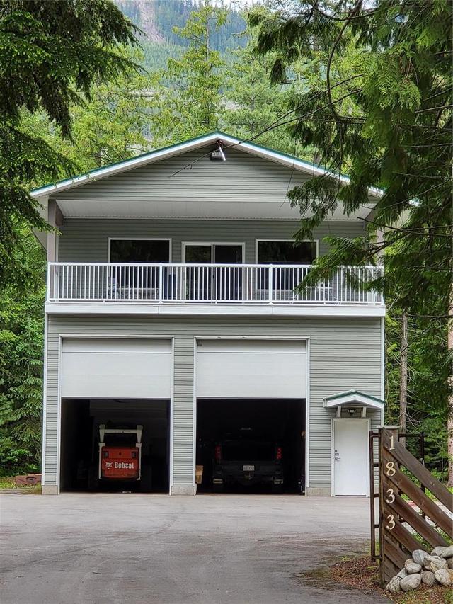 1833 Solsqua Road, House detached with 1 bedrooms, 1 bathrooms and 4 parking in Columbia Shuswap E BC | Card Image