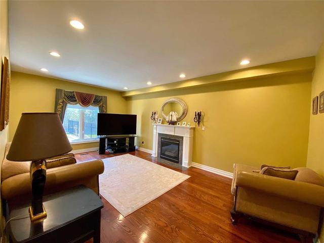 81 Somerset Cres, House detached with 4 bedrooms, 5 bathrooms and 6 parking in Richmond Hill ON | Image 5
