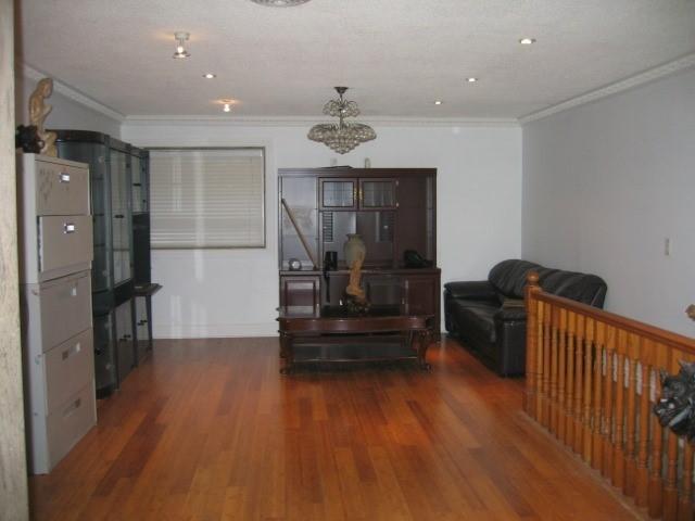 104 Southview Dr, House detached with 4 bedrooms, 2 bathrooms and 8 parking in Vaughan ON | Image 3