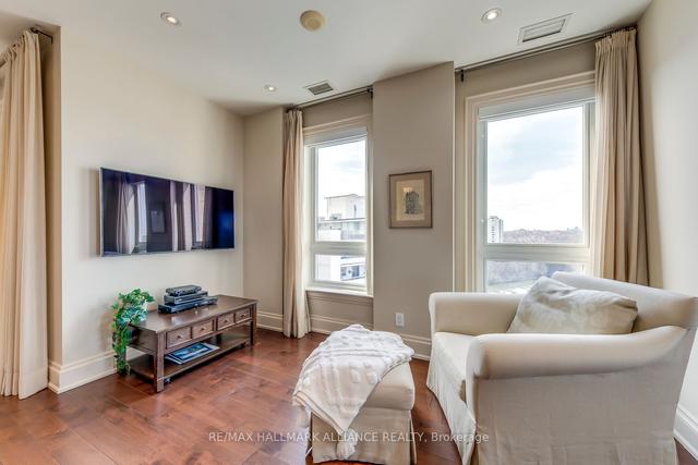 1203 - 111 Forsythe St, Condo with 2 bedrooms, 3 bathrooms and 2 parking in Oakville ON | Image 3
