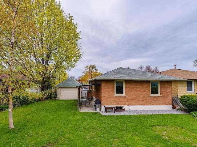 124 Thicketwood Dr, House detached with 3 bedrooms, 2 bathrooms and 3 parking in Toronto ON | Image 18