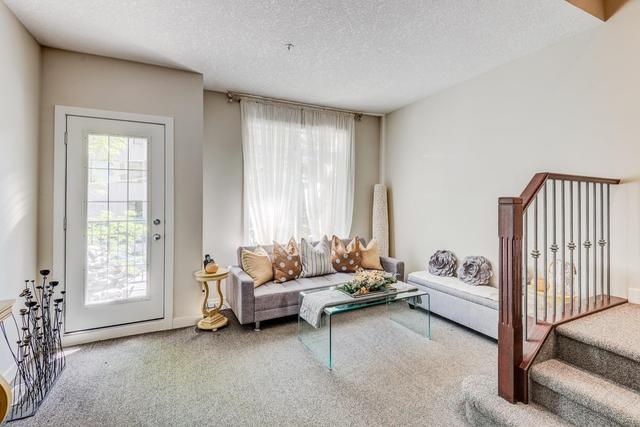 1305 7 Street Sw, Home with 2 bedrooms, 2 bathrooms and 2 parking in Calgary AB | Image 3