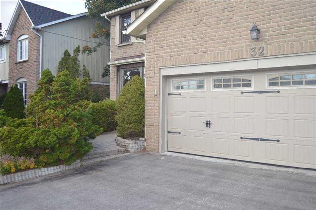 32 Winston Cres, House detached with 3 bedrooms, 2 bathrooms and 6 parking in Whitby ON | Image 2
