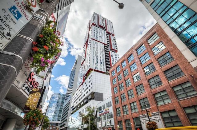 2210 - 318 Richmond St W, Condo with 0 bedrooms, 1 bathrooms and 0 parking in Toronto ON | Image 1