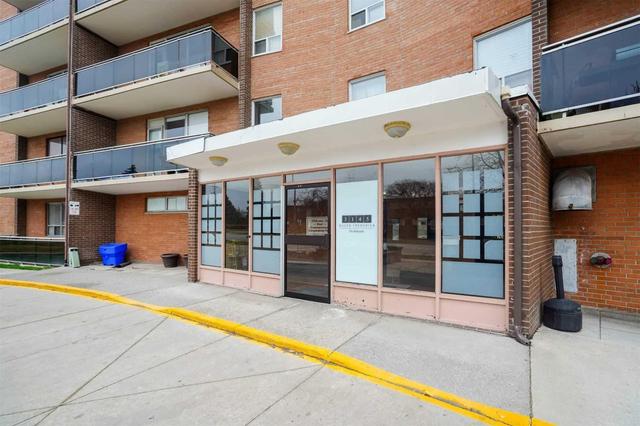 1004 - 3145 Queen Frederica Dr, Condo with 2 bedrooms, 1 bathrooms and 1 parking in Mississauga ON | Image 2