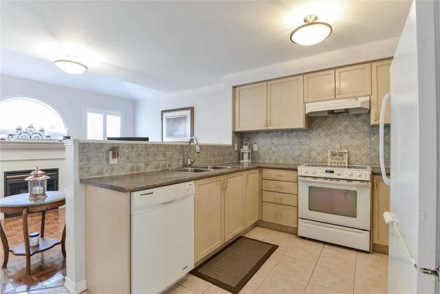 186 Hawkview Blvd, House attached with 3 bedrooms, 3 bathrooms and 3 parking in Vaughan ON | Image 4