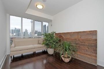 1121 - 560 Front St, Condo with 2 bedrooms, 2 bathrooms and 2 parking in Toronto ON | Image 6