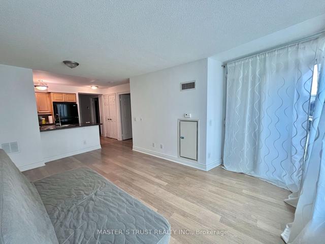 323 - 25 Greenview Ave, Condo with 1 bedrooms, 1 bathrooms and 1 parking in Toronto ON | Image 2