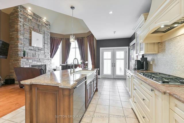 2258 Providence Rd, House detached with 3 bedrooms, 4 bathrooms and 6 parking in Oakville ON | Image 6