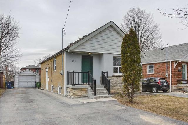 670 Pharmacy Ave, House detached with 2 bedrooms, 2 bathrooms and 4 parking in Toronto ON | Image 1