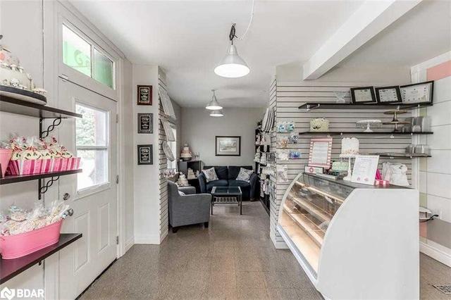 89 Toronto St, House detached with 2 bedrooms, 2 bathrooms and 6 parking in Barrie ON | Image 35